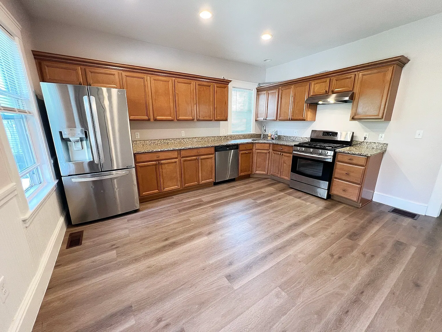 2 bed, 1.0 bath, 1100 sqft, $2,550 — Photo 1