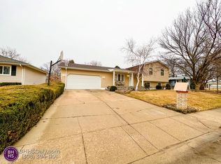 407 Kennedy Dr, Grand Island, NE 68803