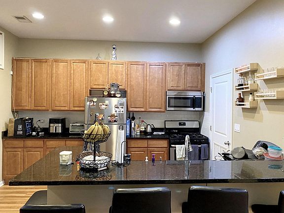 4th image of 3221 N Sheffield Ave APT 2