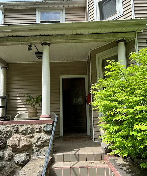 1316 Packard St — Photo 2