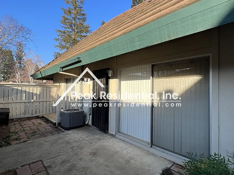 504 Roundtree Ct — Photo 4