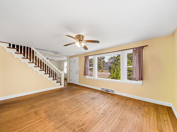 3rd image of 394 Sutton St