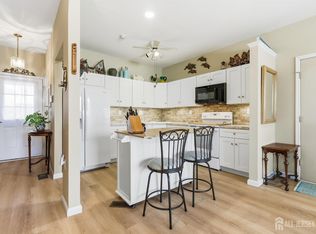 13 Canterbury Dr #D, Monroe Township, NJ 08831