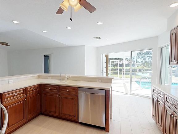5th image of 1034 Beckley Cir