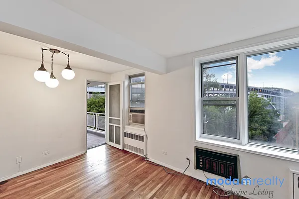 Sold by Moda Realty | media 25