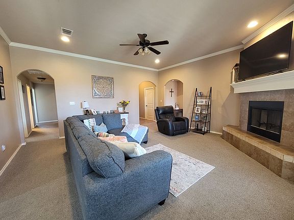 3rd image of 3929 Caroline Ln