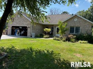 28083 Carlinville Cutoff Rd, Girard, IL 62640