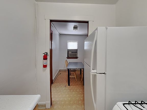 4th image of 909 S 1st St #Eb70f983a