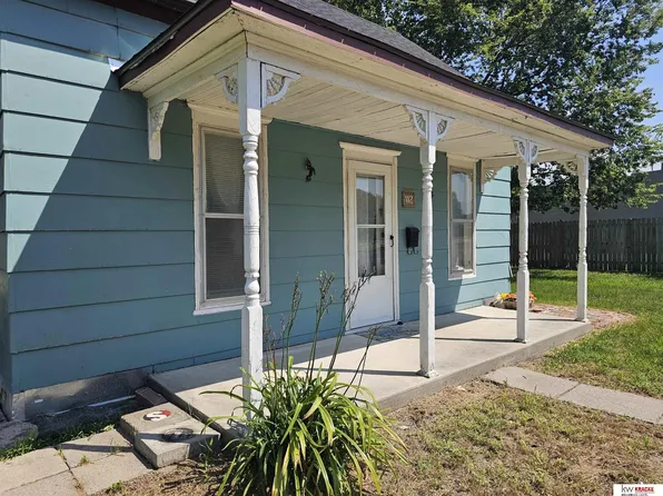 112 N 7th St, Wymore, NE 68466