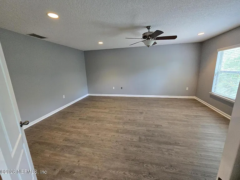 180 Thornloe Dr — Photo 26