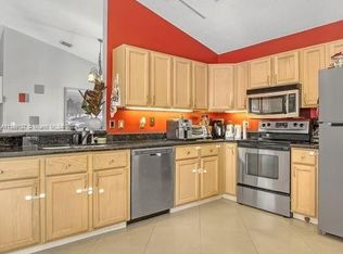 2006 Normandy Cir #0, West Palm Beach, FL 33409