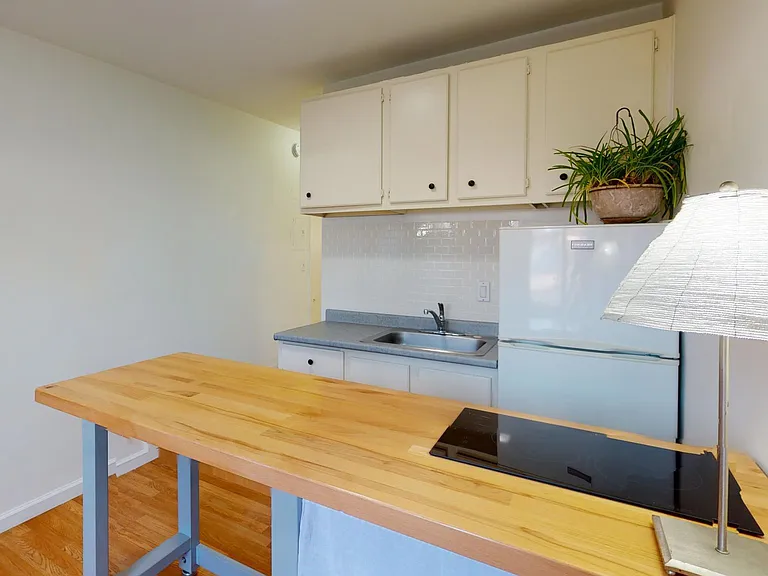 10838 Holman Ave — Photo 10