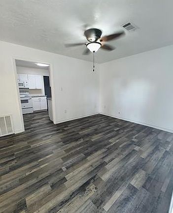 4th image of 105 Lumberton Dr