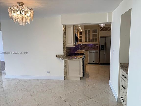 3rd image of 6039 Collins Ave APT 1129