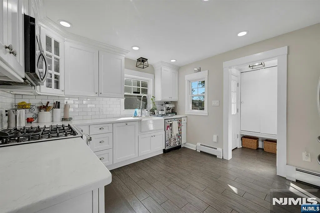 3 bed, 2.0 bath, $3,750 — Photo 4