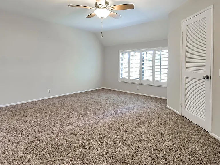 18 Rosemary — Photo 16