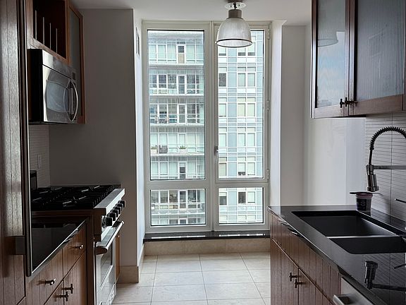 5th image of 250 E 53rd St APT 2602