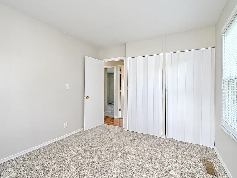 647 Bellaire Ct — Photo 12