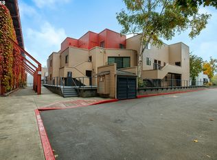 1040 NW Naito Pkwy APT O4, Portland, OR 97209