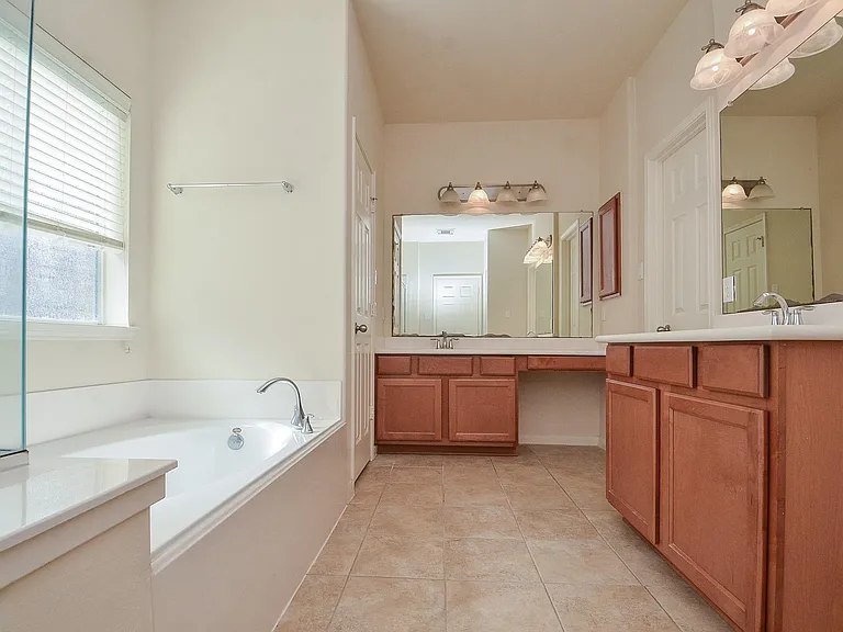 5218 Lacey Oak Meadow Dr — Photo 23