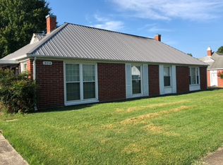 304 Cherokee Village Dr, Kingsport, TN 37660