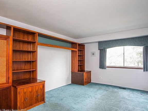 5th image of 828 Oakton St APT 3C