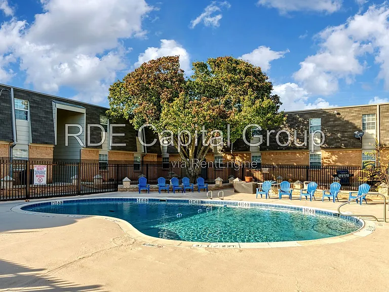 7048 Glenview Dr #44 — Photo 1
