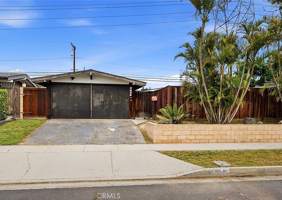 1st image of 3026 Stevely Ave