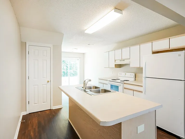 1464 Rochester Dr — Photo 7