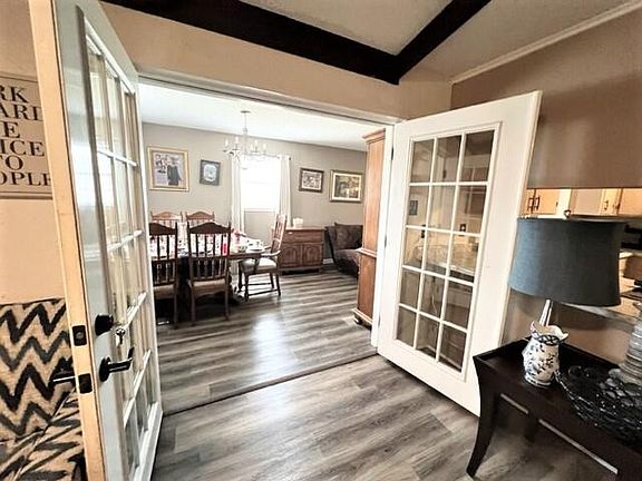 5th image of 150 Old Oak Ln