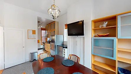 Rented by R New York