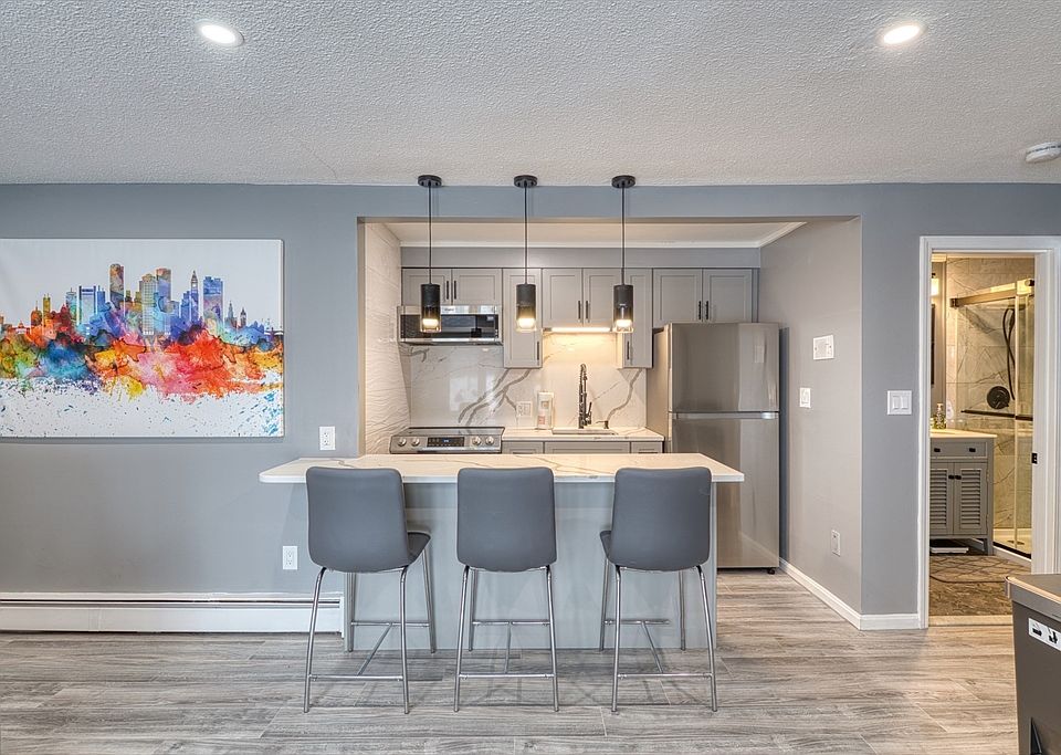 1st image of 141 Essex St APT B3
