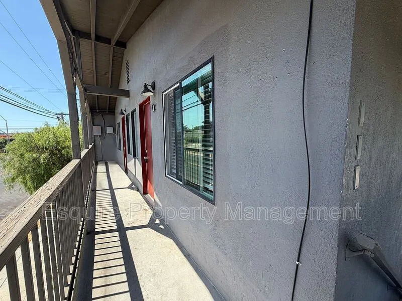 1 bed, 1.0 bath, 613 sqft, $1,950 — Photo 3