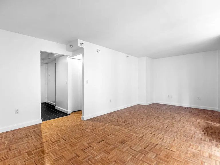360 W 43rd St #N6B — Photo 4