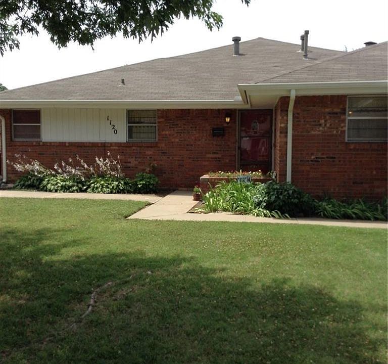 2nd image of 1120 SW 41st St