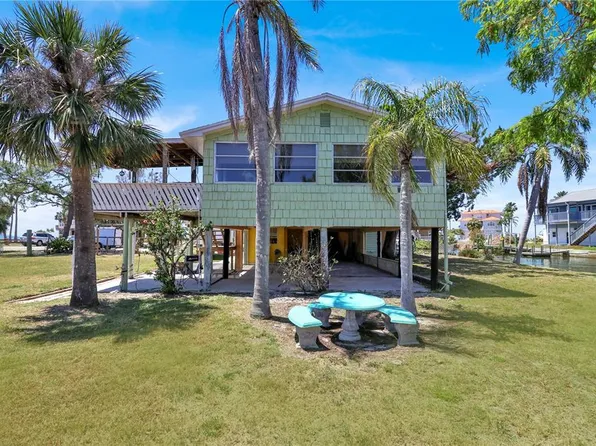 6400 Driftwood Dr, Hudson, FL 34667