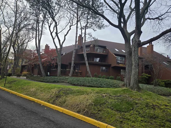 570 Sanderling Court image 3 of 10