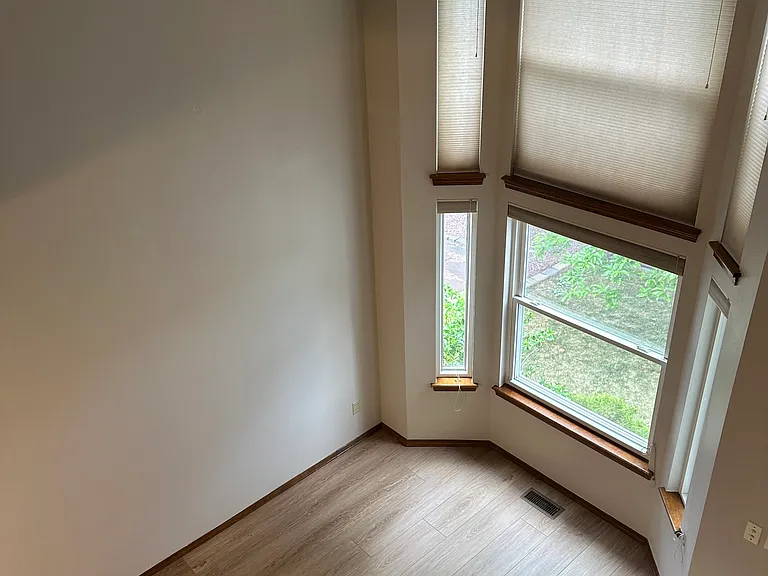 6120 Fall River Dr — Photo 2