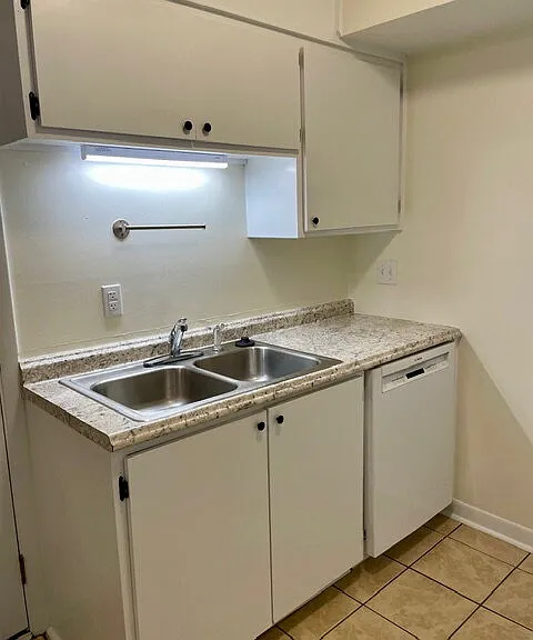 400 Foxfire Ct #B — Photo 5