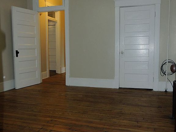3rd image of 709 S Court St