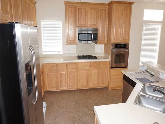 5th image of 2809 Charles Dr