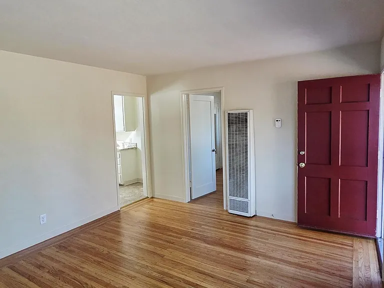 21615 Montgomery St — Photo 4