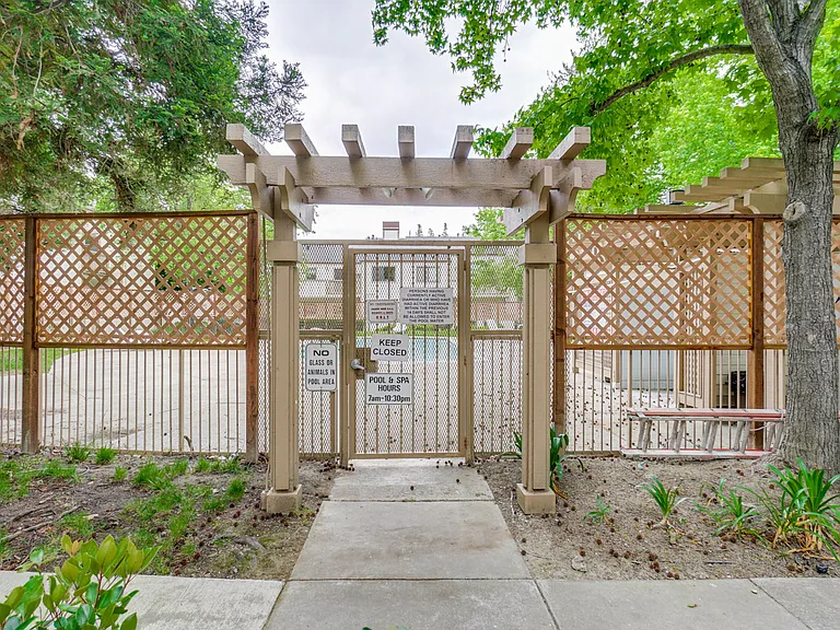 1422 Main Entrance Dr — Photo 20