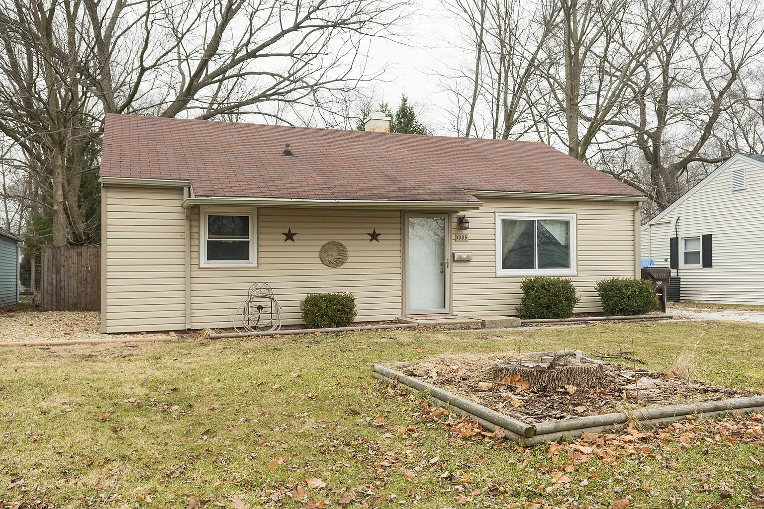 1305 Sunset Dr photo 1