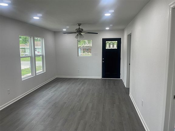 2nd image of 1072 Conklin St