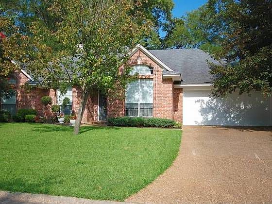1st image of 104 Hanging Moss Ln