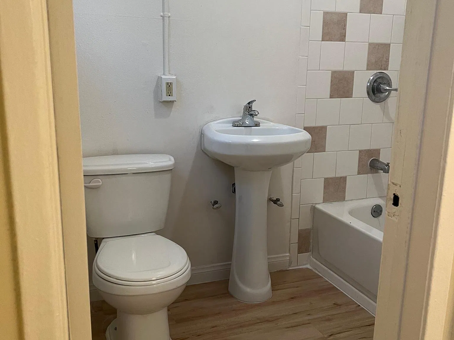 1241 Dawson Ave — Photo 4