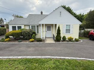 221 Stewart Ave, Bethpage, NY 11714