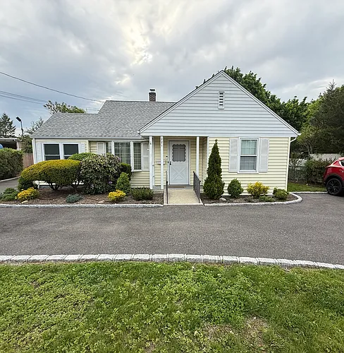 221 Stewart Ave Photo 1