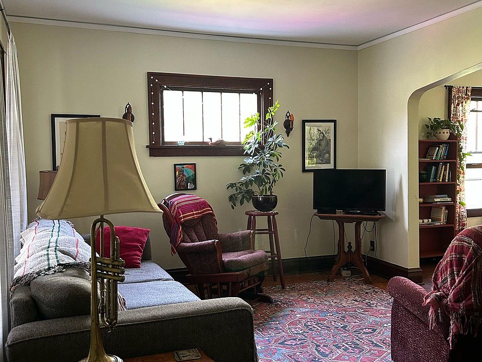 2nd image of 5826 Hammond Ave